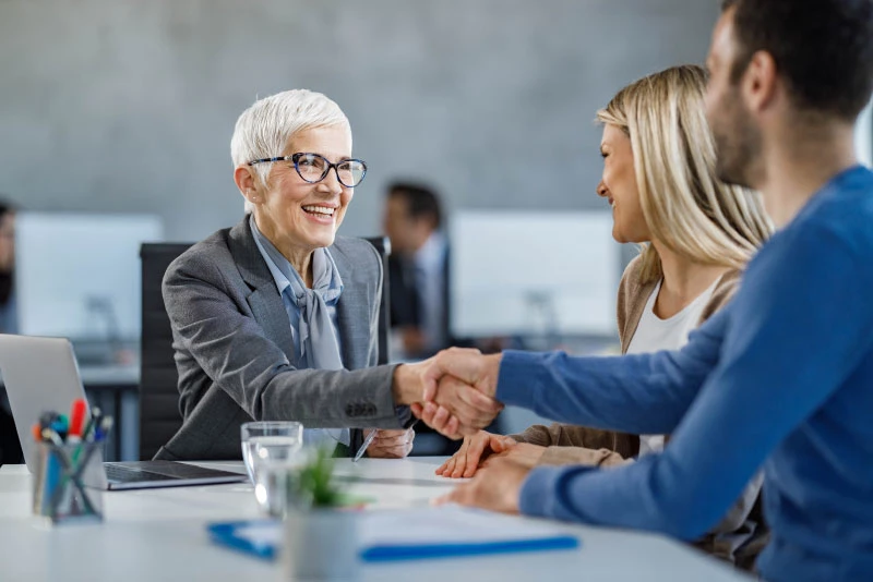 A family meeting with their banker